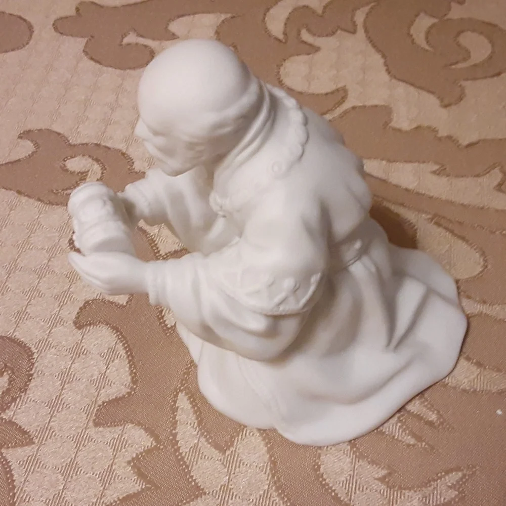 Avon Nativity Collectibles Magi-Melchior Porcelain Figurine